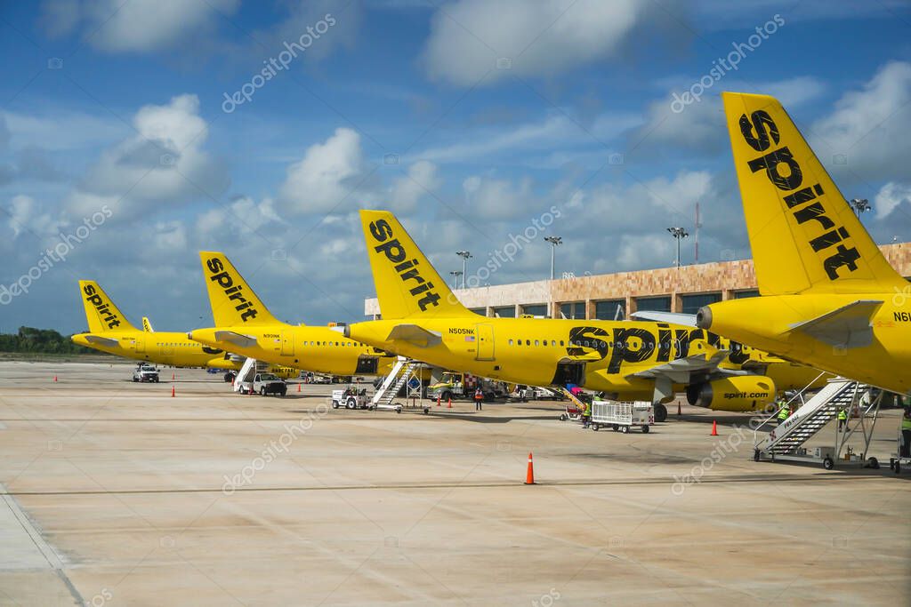 CANCUN, MÉXICO 18 de septiembre de 2021 Avión de Spirit Airlines en