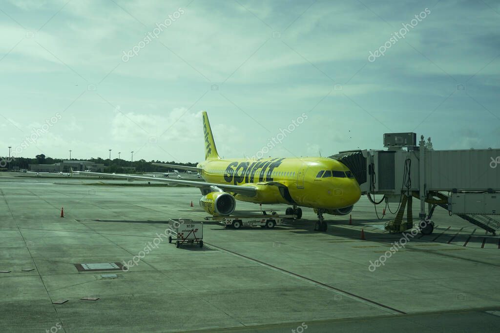CANCUN, MÉXICO 18 de septiembre de 2021 Avión de Spirit Airlines en