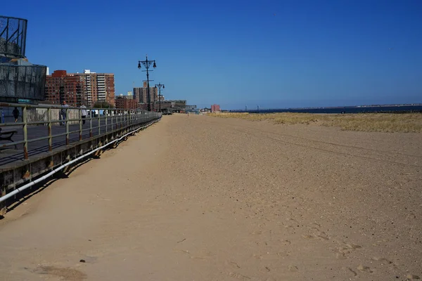 Coney Island Beach Och Den Berömda Coney Island Boardwalk Brooklyn — Stockfoto