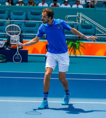 MIAMI GARDENS, FLORIDA - 30 Mart 2023: Rusya 'dan Daniil Medvedev ABD' den Christopher Eubanks ile oynadığı çeyrek final maçında Miami 'deki Hard Rock Stadyumu, Florida, ABD' deki Hard Rock Stadyumu 'nda maç yaptı.