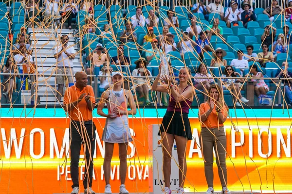 Miami Gardens Florida Kwiecień 2023 Petra Kvitova Czech Pozuje Trofeum — Zdjęcie stockowe