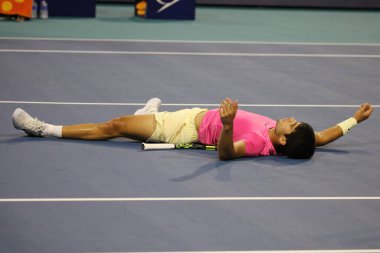 MIAMI GARDENS, FLORIDA - 31 Mart 2023: İspanya 'dan Carlos Alcaraz, 2023' te Miami Açık 'ta Miami Gardens, Florida, ABD' deki Hard Rock Stadyumu 'nda oynanan yarı final karşılaşmasında