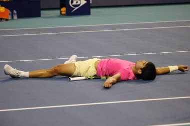 MIAMI GARDENS, FLORIDA - 31 Mart 2023: İspanya 'dan Carlos Alcaraz, 2023' te Miami Açık 'ta Miami Gardens, Florida, ABD' deki Hard Rock Stadyumu 'nda oynanan yarı final karşılaşmasında