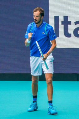 MIAMI GARDENS, FLORIDA - 30 Mart 2023: Rusya 'dan Daniil Medvedev ABD' den Christopher Eubanks ile oynadığı çeyrek final maçında Miami 'deki Hard Rock Stadyumu, Florida, ABD' deki Hard Rock Stadyumu 'nda maç yaptı.