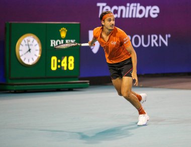 MIAMI GARDENS, FLORIDA - 28 Mart 2023: Lorenzo Sonego, Arjantinli Francisco Cerundolo 'ya karşı oynanan 16 turluk maçta Miami' deki Hard Rock Stadyumu, Florida, ABD 'deki Hard Rock Stadyumu' nda oynanacak.