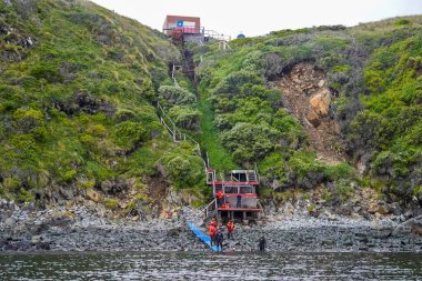 Horn Burnu 'na 160 basamak var. Horn Burnu, Şili 'nin güneyindeki Tierra del Fuego takımadasının en güneydeki burnu. Horn Burnu, Şili 'nin güneyindeki Tierra del Fuego takımadasının Hornos Adası' nda bulunan kayalık bir burundur..