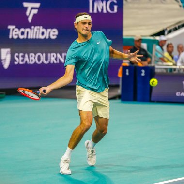 MIAMI GARDENS, FLORIDA - 30 Mart 2023: Taylor Fritz İspanya 'dan Carlos Alcaraz ile oynadığı çeyrek final maçında Miami' deki Hard Rock Stadyumu, Florida, ABD 'deki Hard Rock Stadyumu' nda maç yaptı.