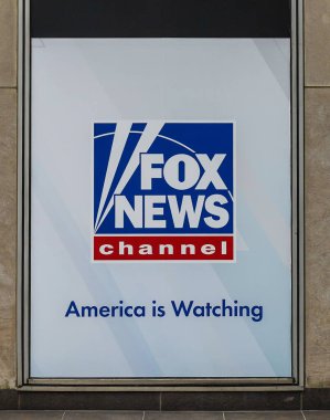 NEW YORK - 4 Mayıs 2023: New York 'taki News Corporation binasında Fox News Channel. Fox Corporation, medya patronu Rupert Murdoch tarafından yönetilen ve yönetilen çok uluslu Amerikan kitle iletişim şirketi.