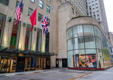 NEW YORK - 4 Mayıs 2023: Christie 'nin New York' taki Rockefeller Plaza 'daki ana merkezi. Christie dünyanın en büyük sanat işi ve güzel sanatlar müzayede evi. Christie, 1766 yılında James Christie tarafından kurulan bir İngiliz müzayede evi.