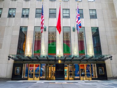 NEW YORK - 4 Mayıs 2023: Christie 'nin New York' taki Rockefeller Plaza 'daki ana merkezi. Christie dünyanın en büyük sanat işi ve güzel sanatlar müzayede evi. Christie, 1766 yılında James Christie tarafından kurulan bir İngiliz müzayede evi.