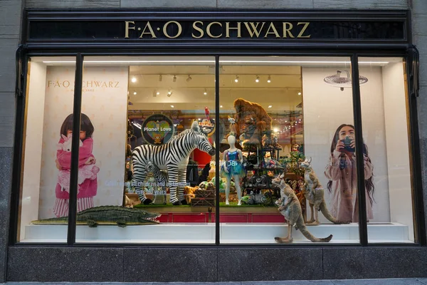 New York Mei 2023 Vlaggenschipwinkel Van Fao Schwarz Rockefeller Plaza — Stockfoto