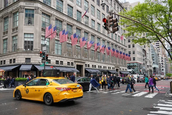 New York Maggio 2023 Famoso Flagship Store Saks Fifth Avenue — Foto Stock