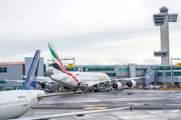 Nowość York Listopad 2022 Samoloty Emirates Airlines A380 Przy Bramie — Zdjęcie stockowe