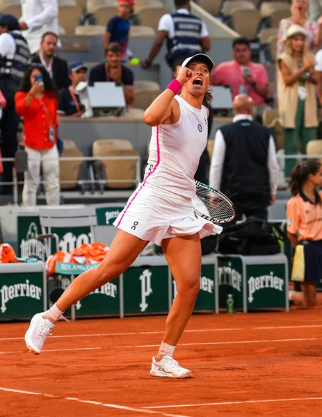 stock image PARIS, FRANCE - JUNE 8, 2023: Professional tennis player Iga Swiatek of Poland celebrates victory after women singles semi-final match against Beatriz Haddad Maia of Brazil at 2023 Roland Garros in Paris, France