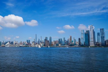 WEEHAWKEN, New JERSEY - 25 Haziran 2023 Norveçli Joy, Norveç 'in Manhattan şehir merkezindeki 90 numaralı rıhtıma yanaşan bir yolcu gemisi. New Jersey Rıhtımı