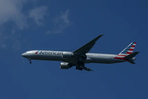 New York July 2022 American Airlines Boeing 777 Descending Landing — Stock Photo, Image