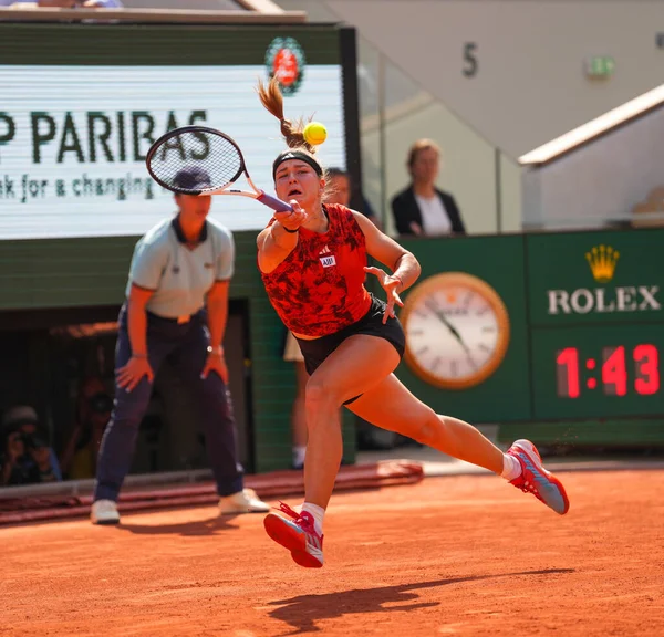 フランス 2023年6月8日 プロテニス選手カロリーナ ムチョヴァが2023年にベラルーシのアリナ サバレンカとの女子シングルス準決勝で活躍 ローランド ガロス — ストック写真