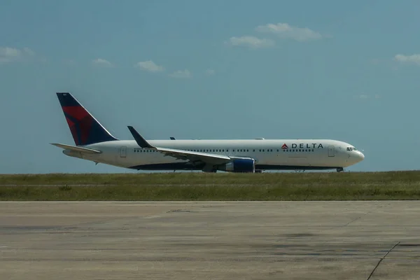 Parijs Frankrijk Juni 2023 Delta Airlines Boeing 767 Asfalt Luchthaven — Stockfoto