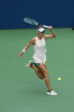New York-1 Eylül 2018: profesyonel tenis oyuncusu Marketa Vondrousova Çek Cumhuriyeti 'nde eylem içinde onun üçüncü tur maçı sırasında 2018 bize açık Billie Jean King Ulusal Tenis Merkezi 