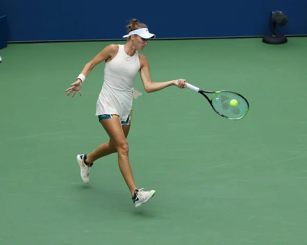 New York 2018年9月1日 チェコ共和国のプロテニス選手Marketa Vondrousovaが2018年米国オープンのビリー ジーン キング国立テニスセンターで3回目のラウンドで活躍 — ストック写真