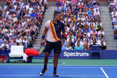 NEW YORK - SEPTEMBER 1, 2018: Avustralyalı profesyonel tenisçi Nick Kyrgios, Billie Jean King Ulusal Tenis Merkezi 'nde Roger Federer' a karşı oynadığı 2018 ABD Açık turu boyunca hareket halindedir.