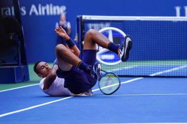 NEW YORK - SEPTEMBER 1, 2018: Avustralyalı profesyonel tenisçi Nick Kyrgios, Billie Jean King Ulusal Tenis Merkezi 'nde Roger Federer' a karşı oynadığı 2018 ABD Açık turu boyunca hareket halindedir.