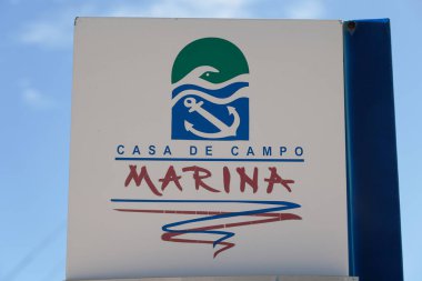 La ROMANA, DOMINICAN REPUBLIC - 14 Haziran 2021: Casa de Campo tam hizmet Marina, La Romana, Dominik Cumhuriyeti. Dominik Cumhuriyeti 'ndeki en eksiksiz ve prestijli marinadır.