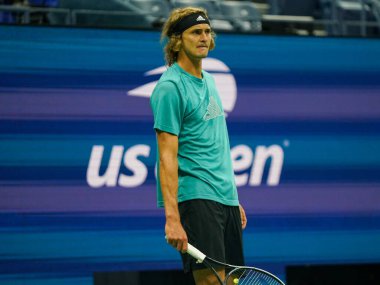 NEW YORK - 24 AUGust 2023: New York 'taki Billie Jean King Ulusal Tenis Merkezi' nde düzenlenen 2023 ABD Açık 'ta Alman profesyonel tenisçi Alexander Zverev