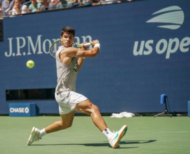 NEW YORK - 27 AUGust 2023: New York 'taki Billie Jean King Ulusal Tenis Merkezi' nde düzenlenen 2023 ABD Açık 'ta İspanya' dan profesyonel tenisçi Carlos Alcaraz