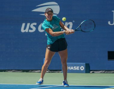 NEW YORK - 27 AUGust 2023: New York 'taki Billie Jean King Ulusal Tenis Merkezi' nde düzenlenen 2023 ABD Açık 'ta ABD' li profesyonel tenisçi Jessica Pegula