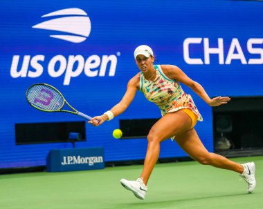 NEW YORK - SEPTEMBER 4, 2023: Profesyonel tenisçi Madison Keys, New York 'taki Billie Jean King Ulusal Tenis Merkezi' nde düzenlenen 2023 ABD Açık 'ta Jessica Pegula' ya karşı oynanan 16 maçlık maçta