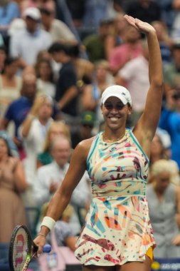 NEW YORK - SEPTEMBER 4, 2023: Profesyonel tenisçi Madison Keys, New York 'taki Billie Jean King Ulusal Tenis Merkezi' nde düzenlenen 2023 ABD Açık 'ta Jessica Pegula' ya karşı oynanan 16 turluk maçın ardından zaferini kutladı