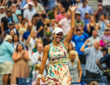 NEW YORK - SEPTEMBER 4, 2023: Profesyonel tenisçi Madison Keys, New York 'taki Billie Jean King Ulusal Tenis Merkezi' nde düzenlenen 2023 ABD Açık 'ta Jessica Pegula' ya karşı oynanan 16 turluk maçın ardından zaferini kutladı
