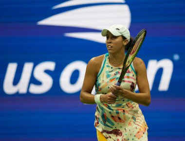 NEW YORK - SEPTEMBER 4, 2023: Profesyonel tenisçi Madison Keys, New York 'taki Billie Jean King Ulusal Tenis Merkezi' nde düzenlenen 2023 ABD Açık 'ta Jessica Pegula' ya karşı oynanan 16 maçlık maçta