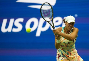 NEW YORK - SEPTEMBER 4, 2023: Profesyonel tenisçi Madison Keys, New York 'taki Billie Jean King Ulusal Tenis Merkezi' nde düzenlenen 2023 ABD Açık 'ta Jessica Pegula' ya karşı oynanan 16 maçlık maçta