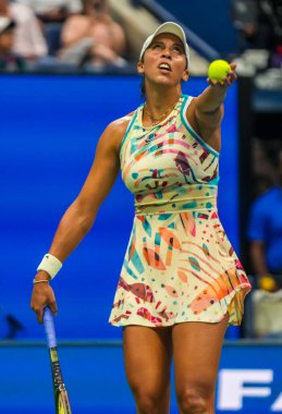 NEW YORK - SEPTEMBER 4, 2023: Profesyonel tenisçi Madison Keys, New York 'taki Billie Jean King Ulusal Tenis Merkezi' nde düzenlenen 2023 ABD Açık 'ta Jessica Pegula' ya karşı oynanan 16 maçlık maçta