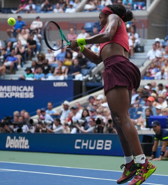 2023년 뉴욕의 테니스 센터에서 2023 오픈에서 덴마크의 캐롤라인 Wozniacki와의 라운드에서 — 스톡 사진