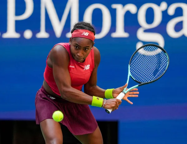 NEW YORK - SEPTEMBER 3, 2023: New York 'taki Billie Jean King Ulusal Tenis Merkezi' nde oynanan 2023 ABD Açık 'ta Danimarkalı Caroline Wozniacki' ye karşı oynanan 16 turluk maçta ABD 'li profesyonel tenisçi Coco Gauff