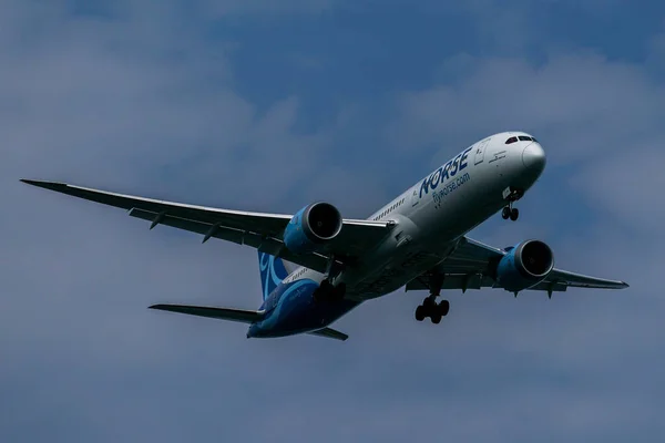 stock image NEW YORK - JULY 20, 2023: Norse Atlantic Airways Boeing 787-9 Dreamliner descends for landing at JFK International Airport in New York. Norse Atlantic Airways AS is a Norwegian low-cost, long-haul airline headquartered in Arendal, Norway