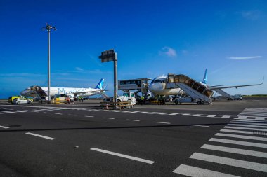 PONTA DELGADA, PORTUGAL - SEPTEMBER 23, 2023: Azores Airlines Airbus A321 Ponta Delgada - Joao Paulo II Havalimanı Sao Miguel adasında, Portekiz takımadalarında yer alan uluslararası havaalanı