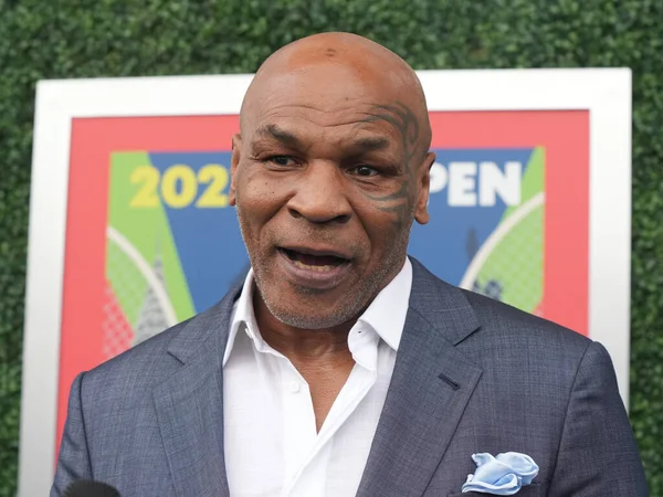 New York August 2023 Voormalig Bokskampioen Mike Tyson Het Blauwe Rechtenvrije Stockafbeeldingen