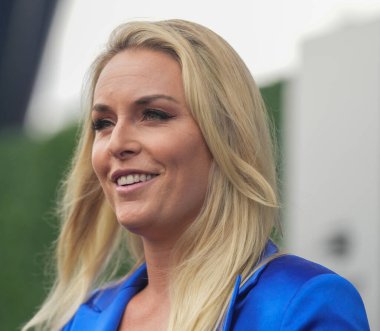 NEW YORK - 28 AĞUSTOS 2023: Eski Olimpiyatçı Lindsey Vonn New York 'taki USTA Ulusal Tenis Merkezi' nde 2023 ABD Açık Açılış Gecesi öncesinde mavi halıda