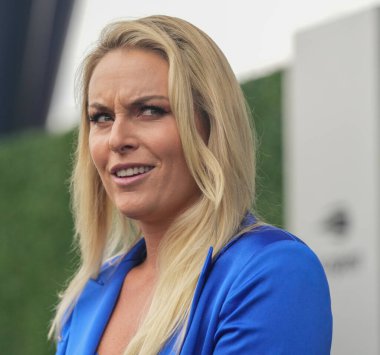 NEW YORK - 28 AĞUSTOS 2023: Eski Olimpiyatçı Lindsey Vonn New York 'taki USTA Ulusal Tenis Merkezi' nde 2023 ABD Açık Açılış Gecesi öncesinde mavi halıda