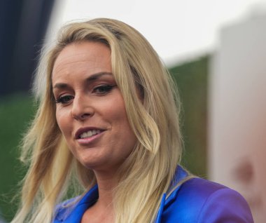 NEW YORK - 28 AĞUSTOS 2023: Eski Olimpiyatçı Lindsey Vonn New York 'taki USTA Ulusal Tenis Merkezi' nde 2023 ABD Açık Açılış Gecesi öncesinde mavi halıda