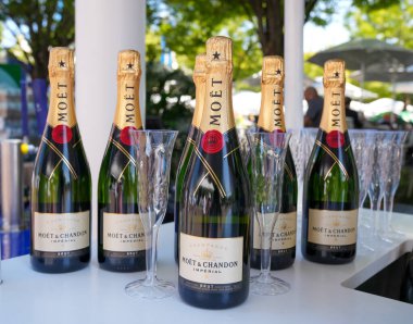 NEW YORK - 3 Eylül 2023: Moet and Chandon New York 'taki ABD Açık' ta USTA Ulusal Tenis Merkezi 'nde sunuldu. Moet ve Chandon, Amerika Açık 'ın resmi şampanyası. 