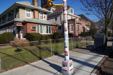 BROOKLYN, New York - 12 Aralık 2023: Hamas 'ın 7 Ekim 2023' teki saldırısından sonra kaçırılan İsrailli rehinelerin resimlerinin yer aldığı posterler Brooklyn, New York, ABD 'de yayınlandı