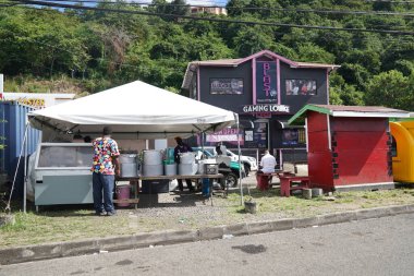 Aziz George, GRENADA - 30 ARALIK 2022 Grenada 'nın başkenti Saint George' un bir caddesinde