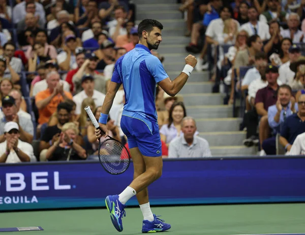 NEW YORK - SEPTEMBER 3, 2023: Sırbistan Grand Slam Şampiyonu Novak Cokoviç, New York 'taki Billie Jean King Ulusal Tenis Merkezi' nde Hırvat Borna Gojo 'ya karşı oynadığı 2023 ABD Açık 16 turluk karşılaşmasında görev aldı