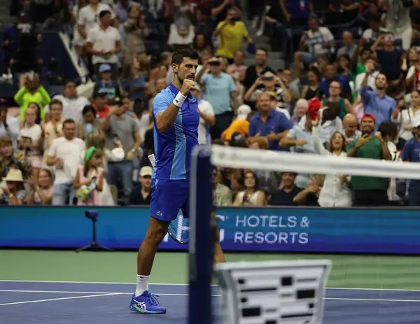 NEW YORK - SEPTEMBER 3, 2023: Sırbistan Grand Slam Şampiyonu Novak Cokoviç, ABD 'nin New York' taki Billie Jean King Ulusal Tenis Merkezi 'nde Hırvat Borna Gojo' ya karşı oynadığı 16 turluk final karşılaşmasının ardından zaferini kutladı