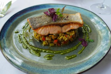 ratatouille ile ızgara somon fileto